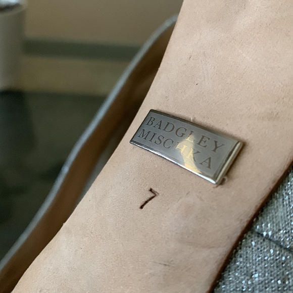 BADGLEY MISCHKA Silver Pointed Toe Crystal Heel - Picture 11 of 13